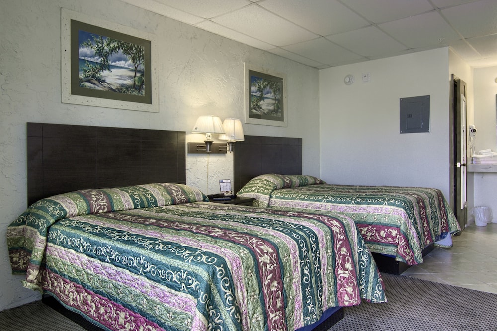 Standard Room, 2 Double Beds, Non Smoking, Ground Floor photo 3