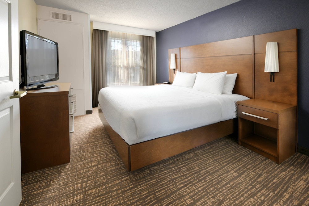 Suite, 1 Bedroom - Photo 2