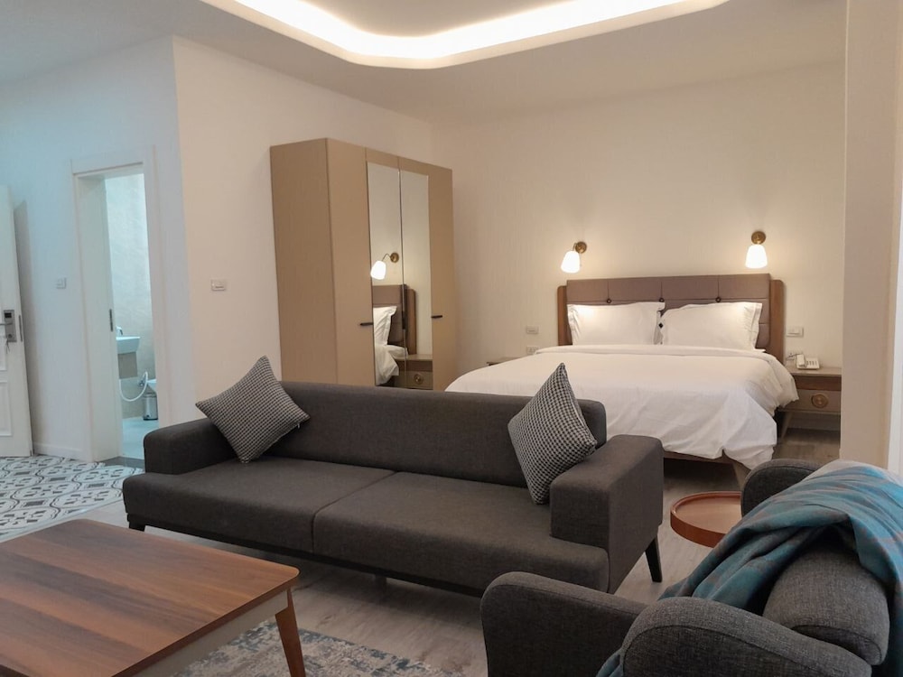Deluxe Studio Suite photo 1