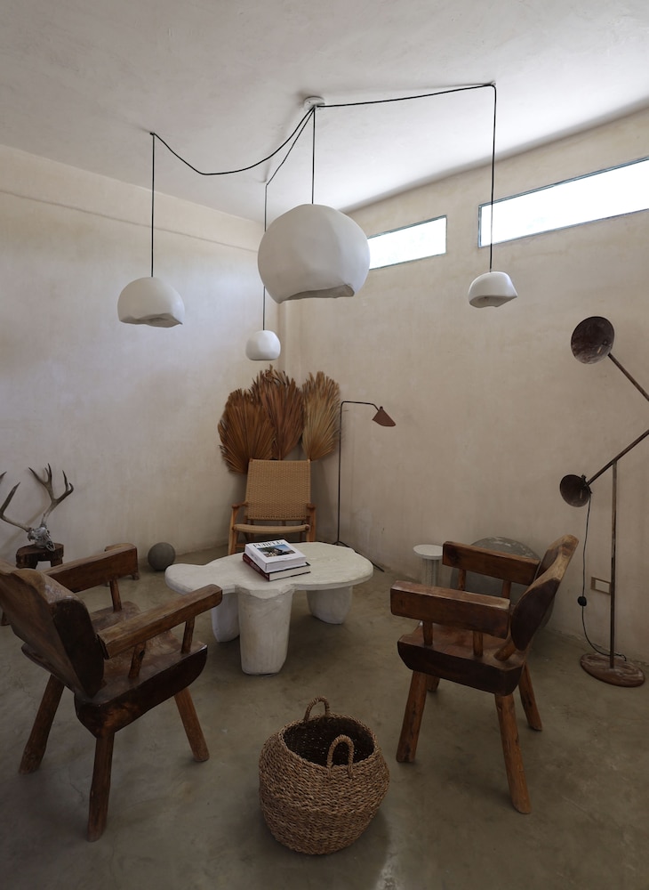 Design Suite, Pool Access, Garden Area photo 2
