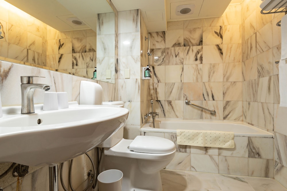 Superior Quadruple Room - Photo 4