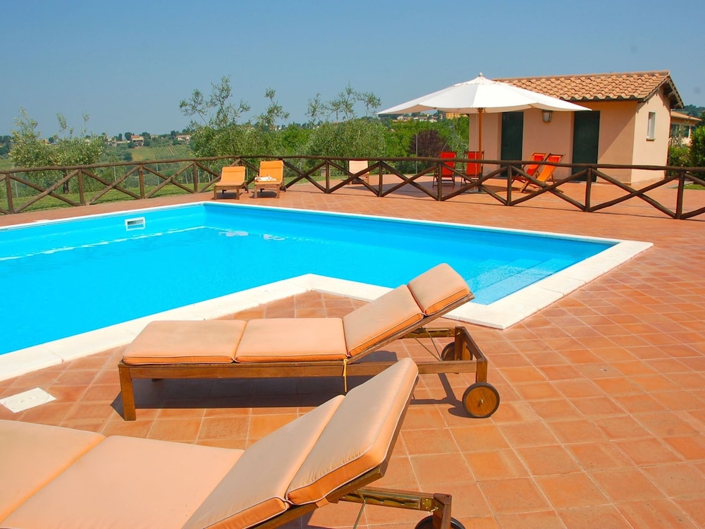 Villa photo 2