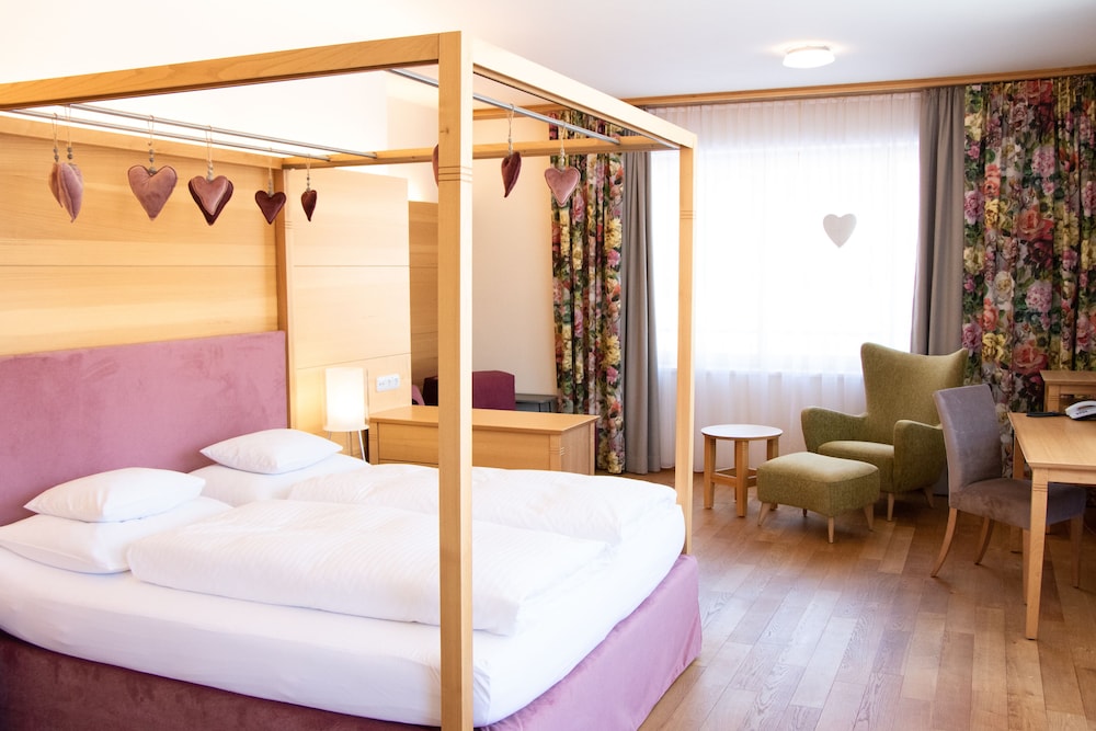 Romantic Suite, Balcony, Mountain View