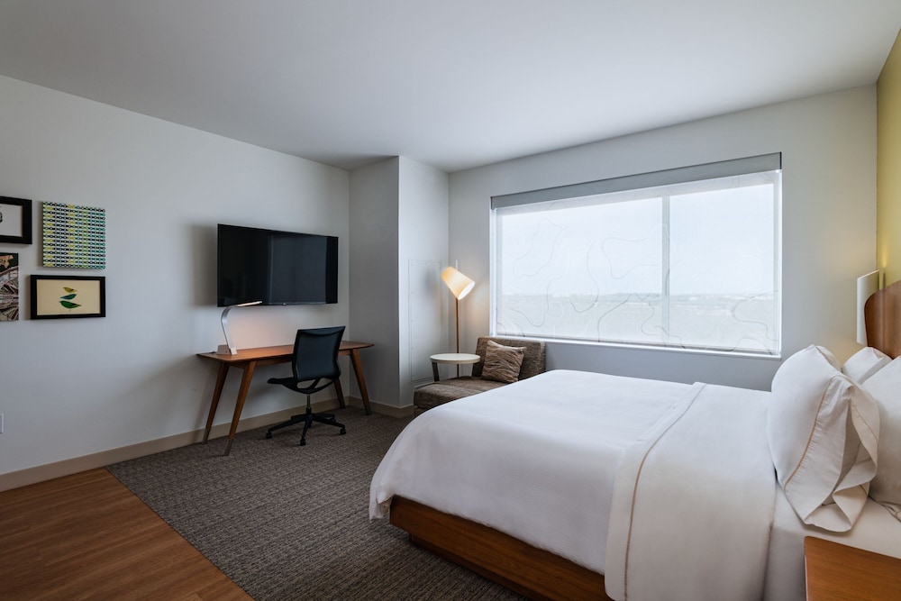 Room, 1 King Bed - Photo 2