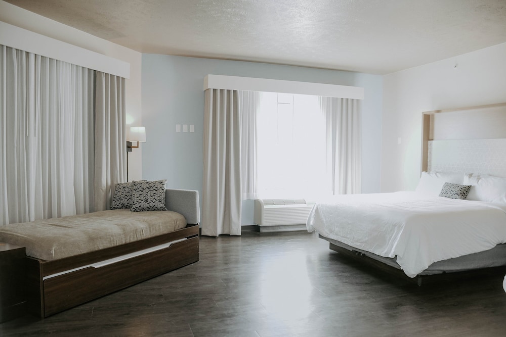 Suite, Multiple Beds (TDM Stadium View) - Photo 6