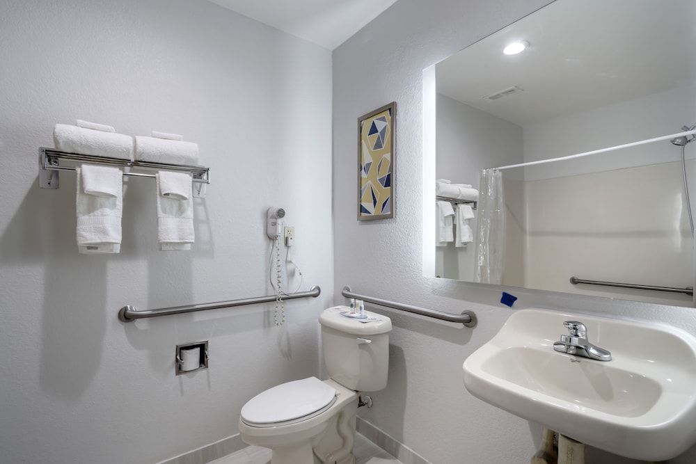 Suite, Multiple Beds, Non Smoking - Photo 6