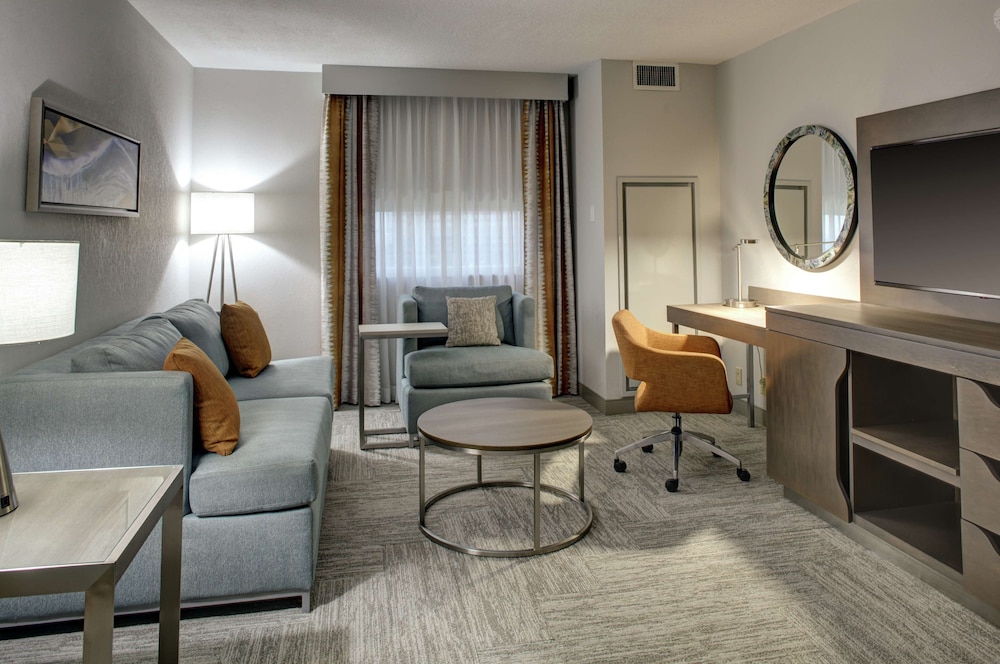Suite, 1 King Bed, Kitchen - Photo 4