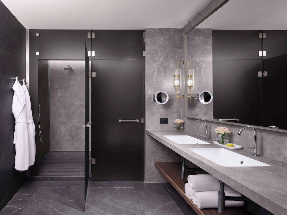 Presidential Suite thumbnail 6