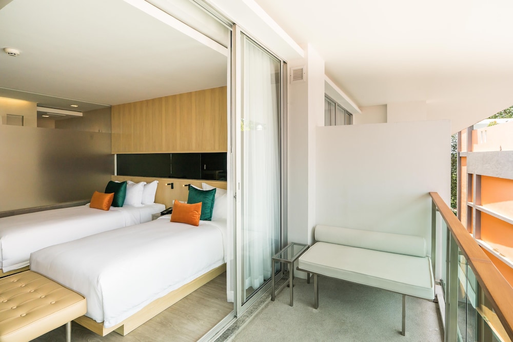 Deluxe Room - Photo 9