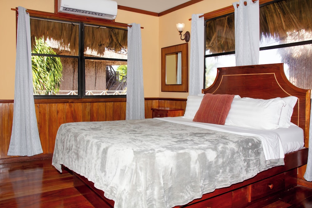 Exclusive Single Room, 1 Bedroom, Ensuite, Sea View (Beach Front 2nd Floor) photo 2