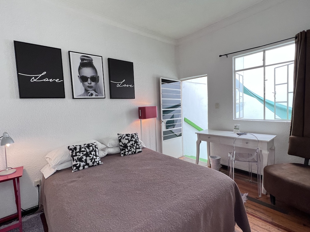 Classic Room, 1 Queen Bed (C5)