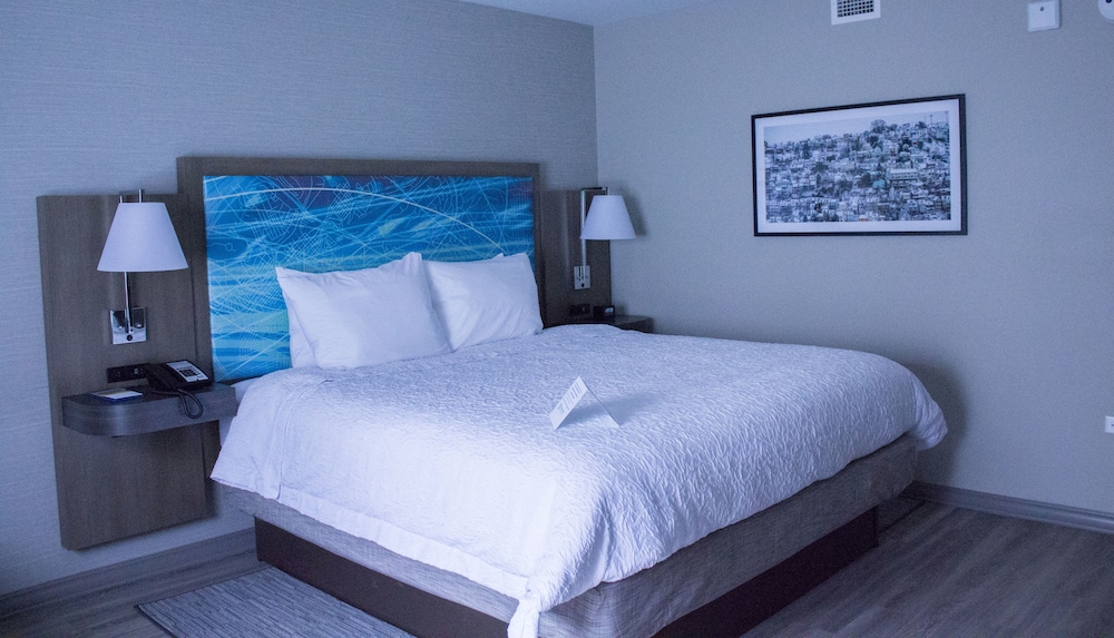 Room, 1 King Bed, Accessible, Bathtub photo 3