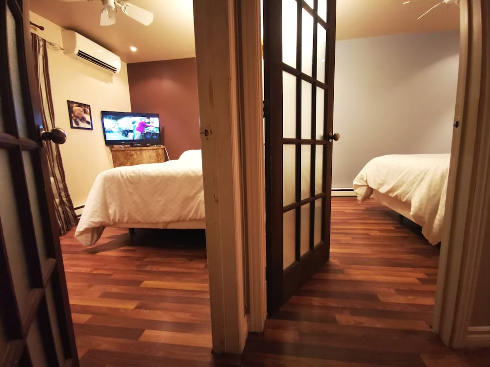 Room, 2 double beds separated by a wall, in 2 small units photo 1