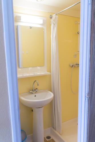 Basic Triple Room photo 1