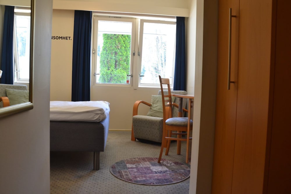 Economy Single Room, 1 Large Twin Bed photo 3