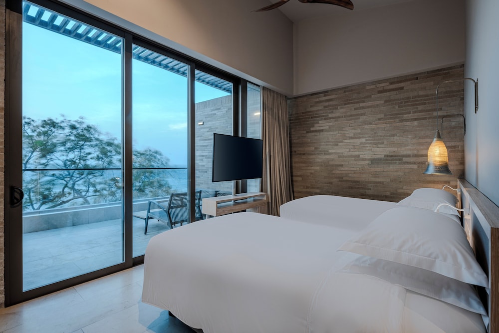 Caribbean Family Penthouse, Ocean view, 2 Bedrooms, 2 King Beds - Photo 5