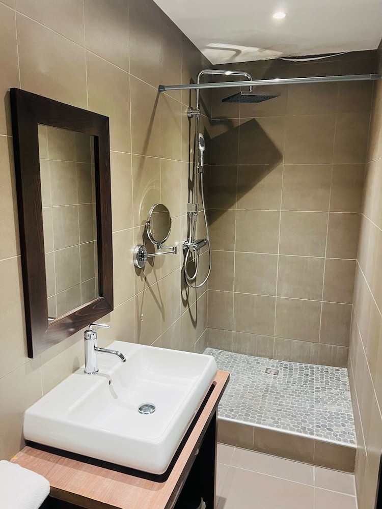 Comfort Room photo 2