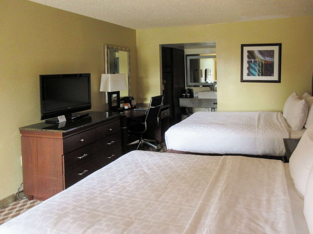 Room, 2 Double Beds, Non Smoking (Efficiency) - Photo 6