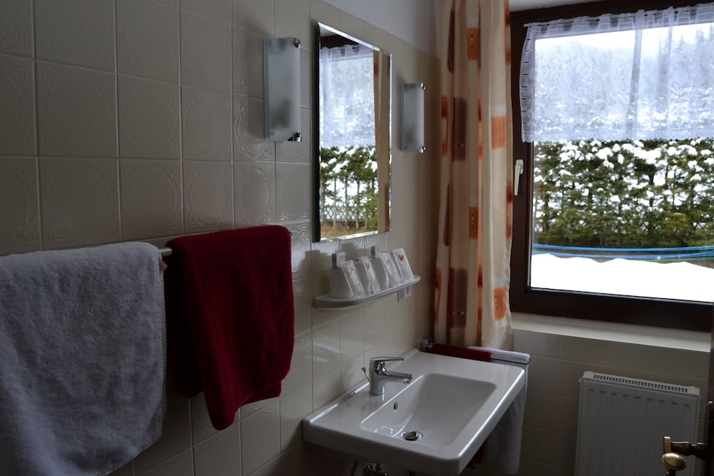 Family Room, 2 Bedrooms - Photo 4