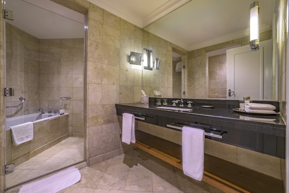 Grand, Executive Suite - Photo 6