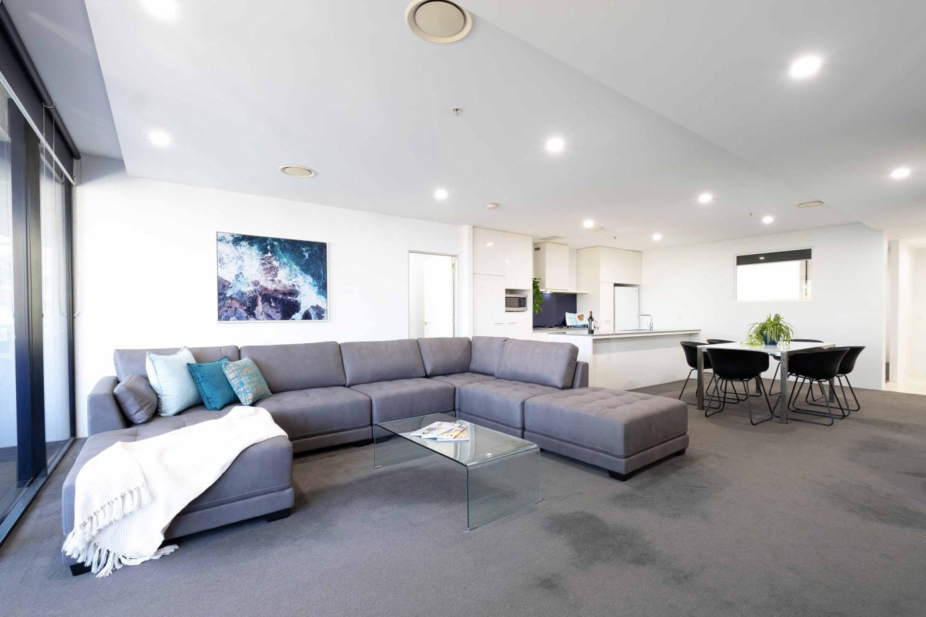 Three bedroom, Three Bathroom Level 3 City View Urban Spa Apartment