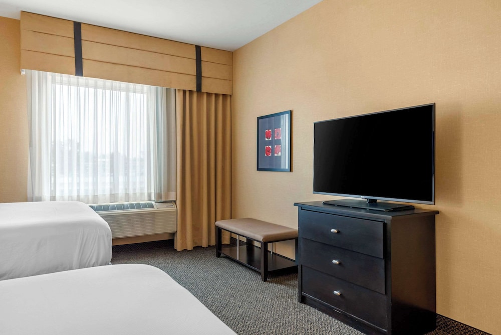 Suite, Multiple Beds, Accessible, Non Smoking - Photo 4
