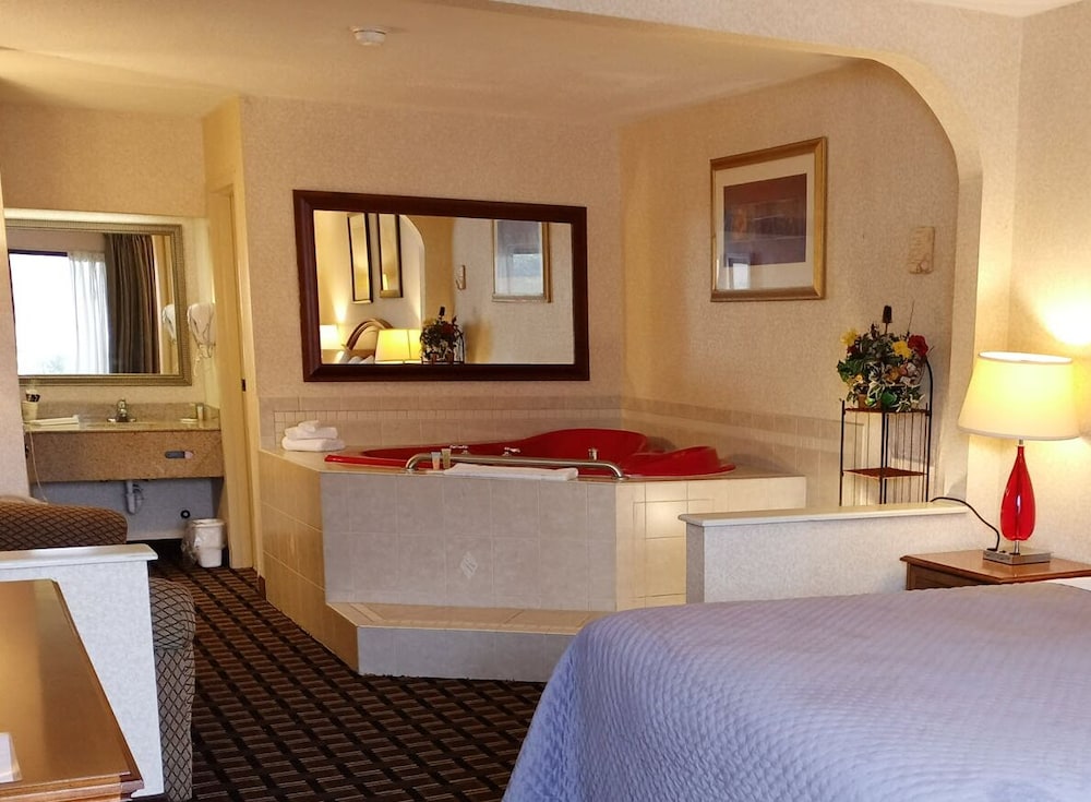 Deluxe Room, 1 King Bed, Non Smoking, Hot Tub photo 2