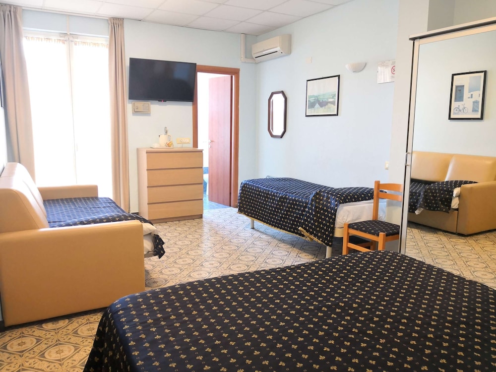 Quintuple Room (5 Pax) photo 3