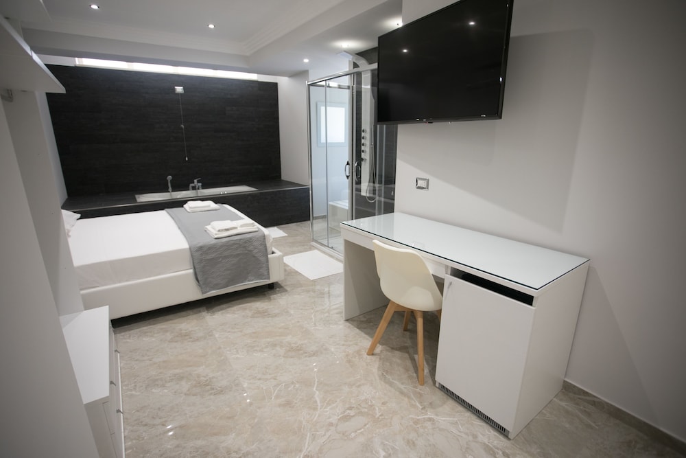 Suite, Jetted Tub photo 2