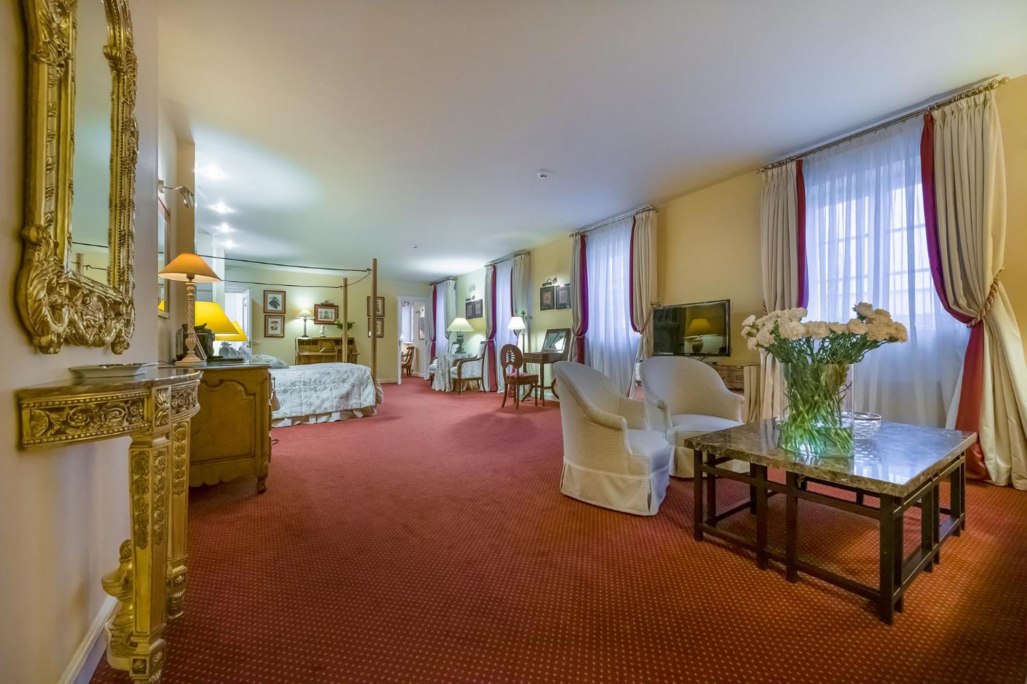 Family Suite with Spa Access photo 3