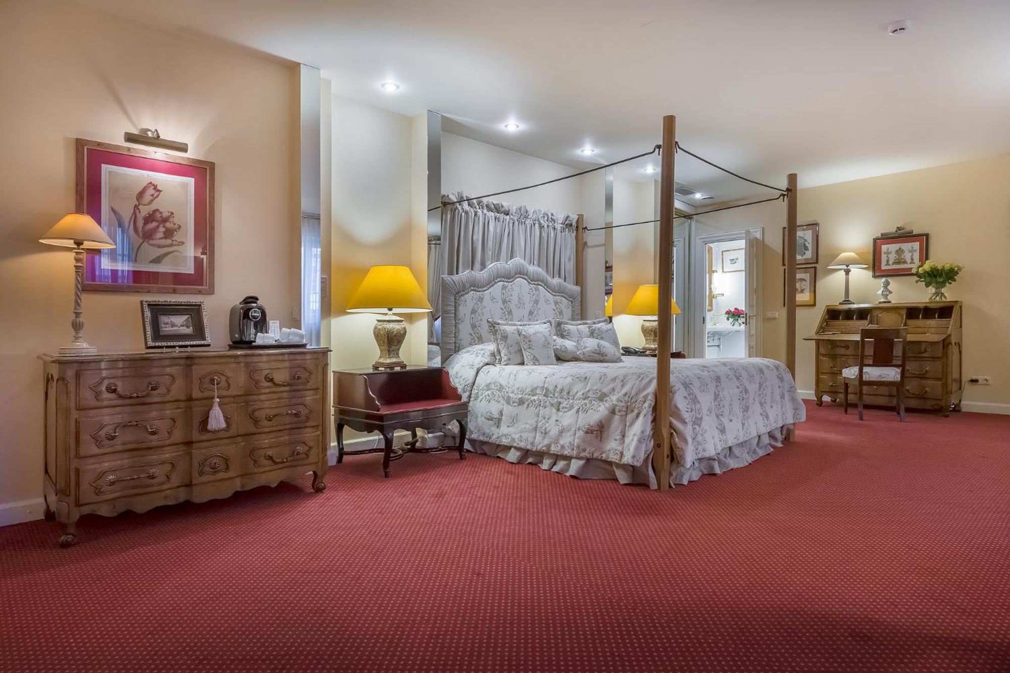 Family Suite with Spa Access photo 2