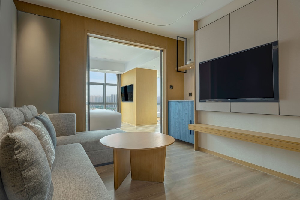 Deluxe Suite, 1 Bedroom, City View - Photo 3
