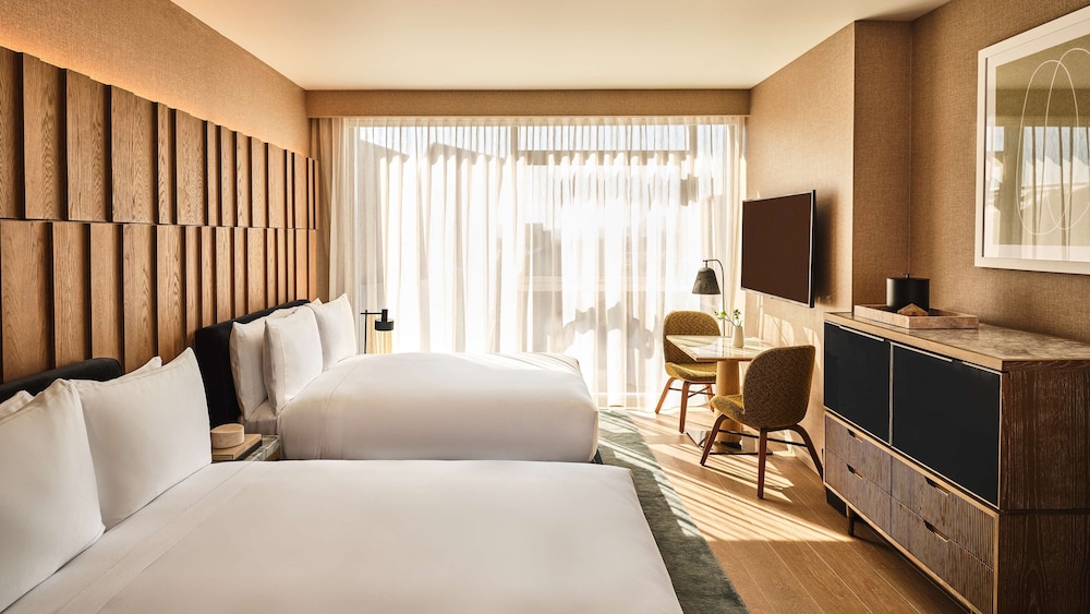 Premium View Two Full Beds Hearing Accessible