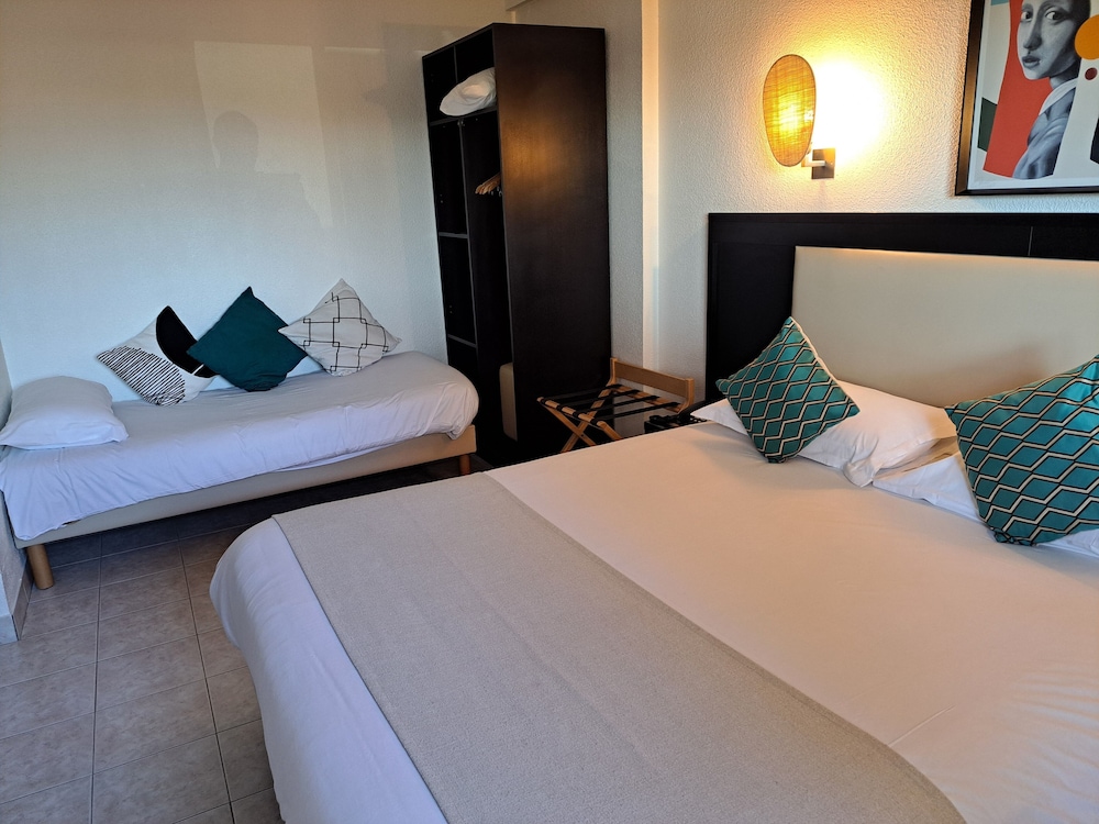 Chambre Triple Classique, 1 chambre, côté ville photo 3