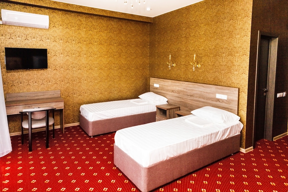 Standard Twin Room, 1 Double or 2 Twin Beds, Mountain View