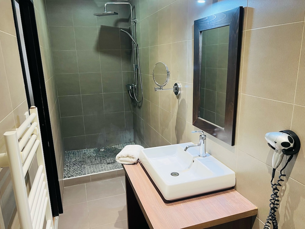 Comfort Room photo 2