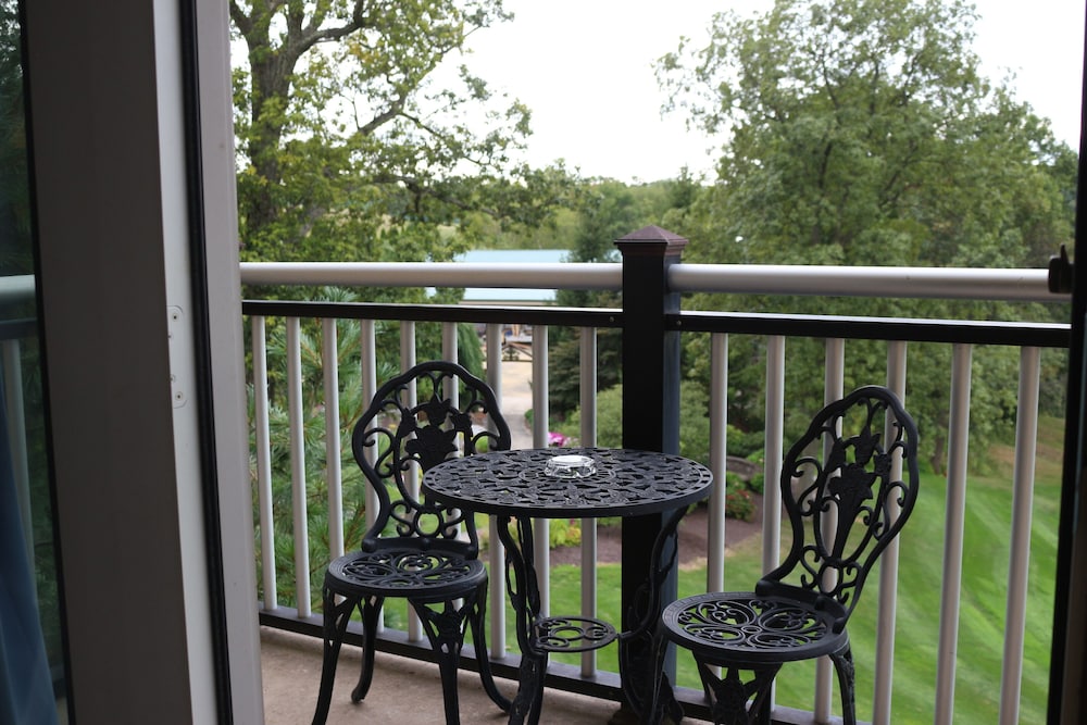 Deluxe Single Room, 1 King Bed, Balcony photo 3