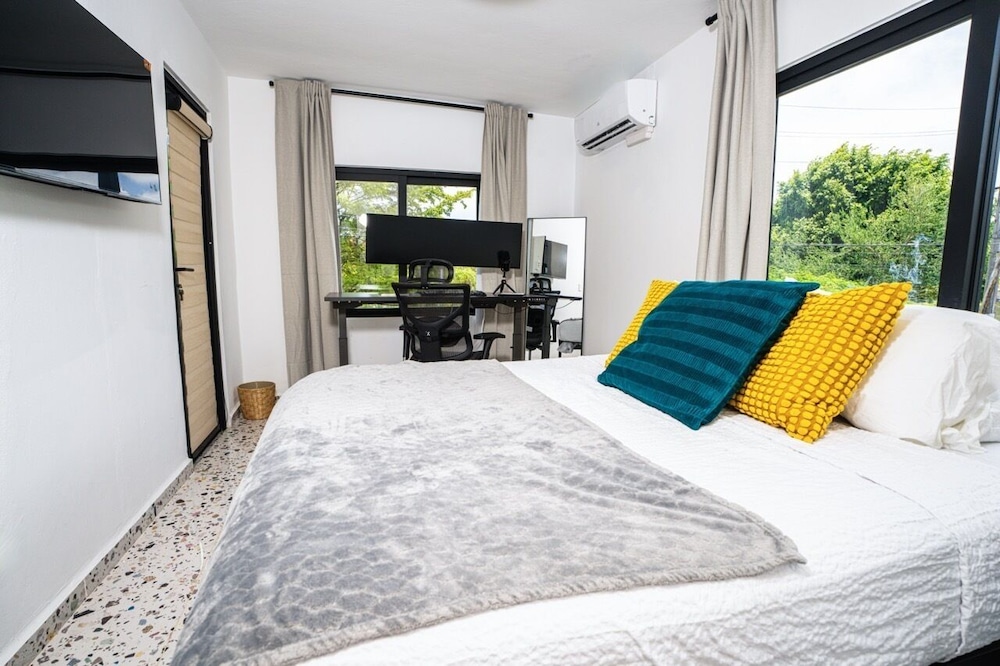 Executive Suite, 1 Bedroom, Kitchen, City View photo 1