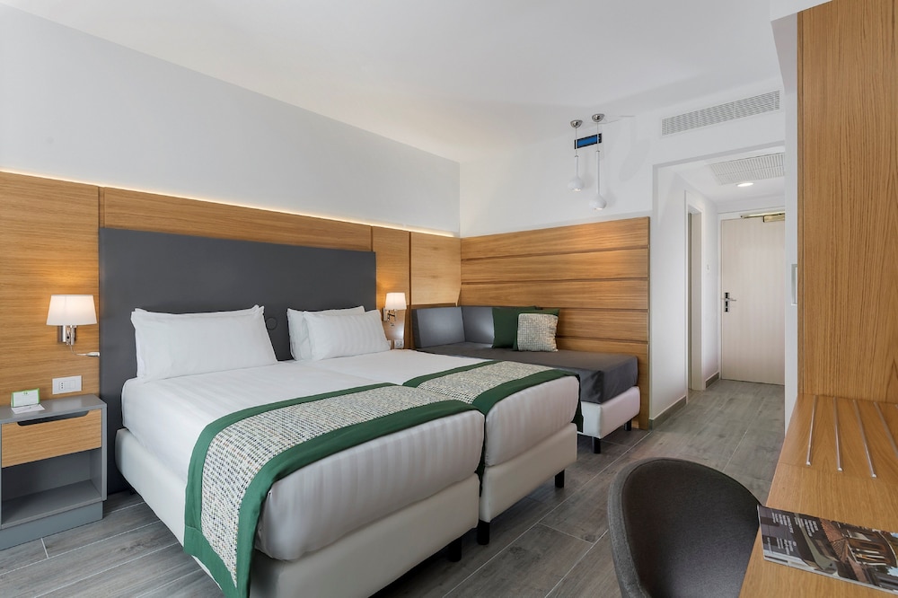 Premium Room - Photo 7