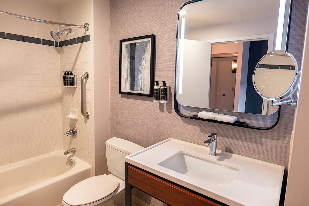 Premier Studio, 2 Double Beds, Mobility Accessible - Photo 4