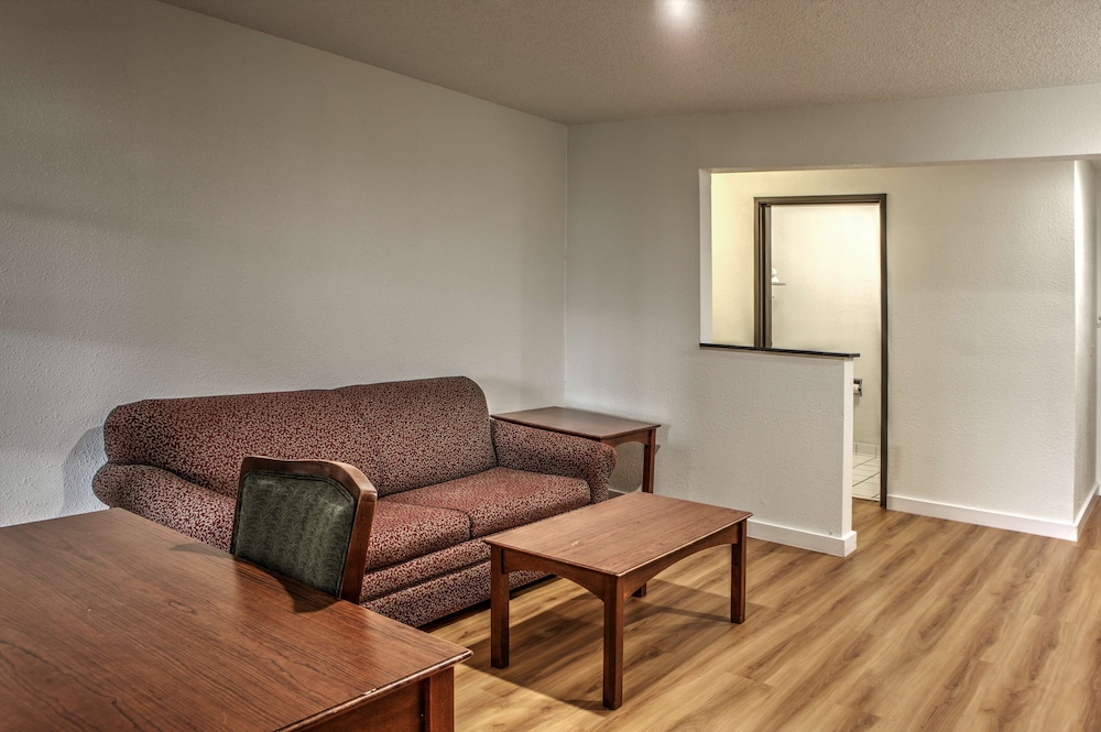 Deluxe Suite, 2 Queen Beds, Non Smoking photo 3
