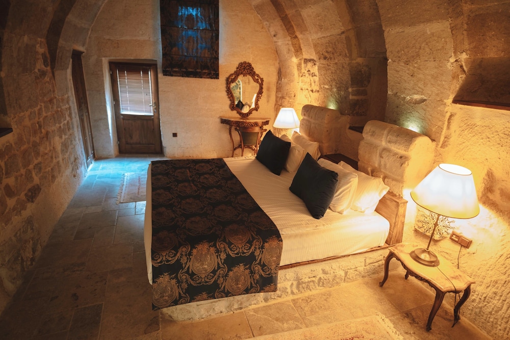 Deluxe Stone Suite with Stone - Photo 22
