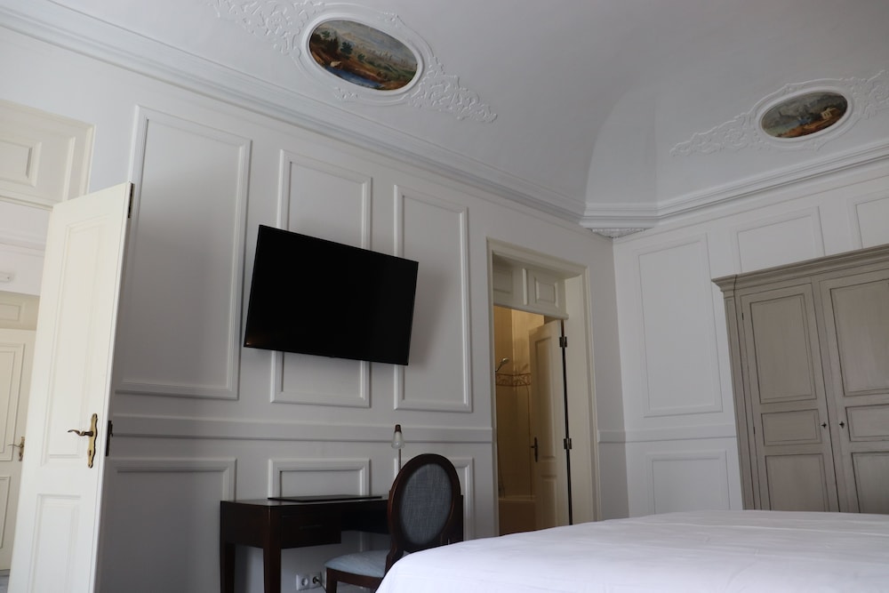 Deluxe Suite photo 3