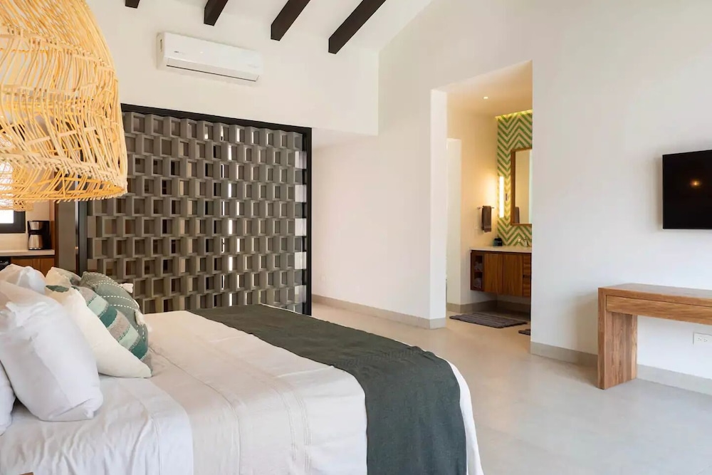 Luxury Room, Hot Tub, Beachside photo 3