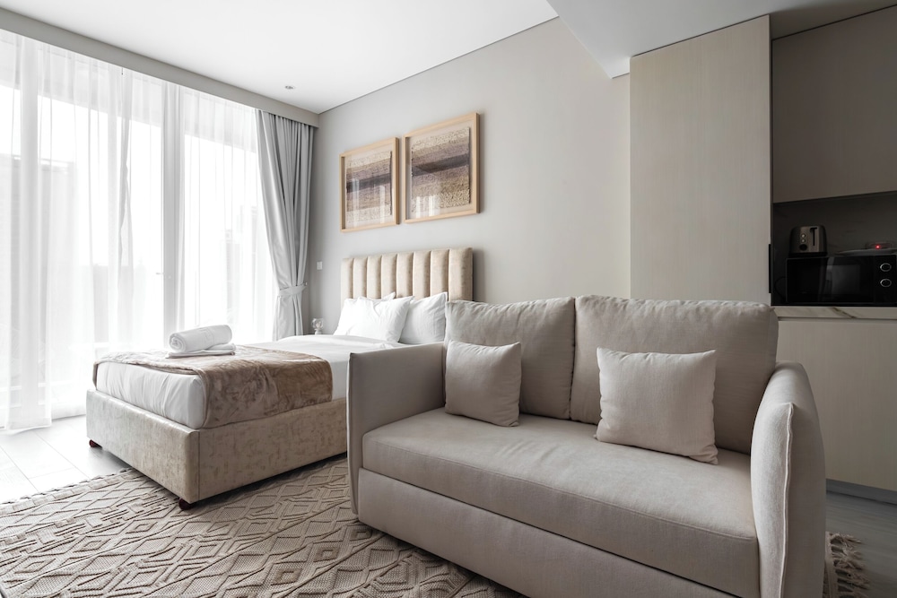 Luxury Studio, 1 Queen Bed, Non Smoking photo 3