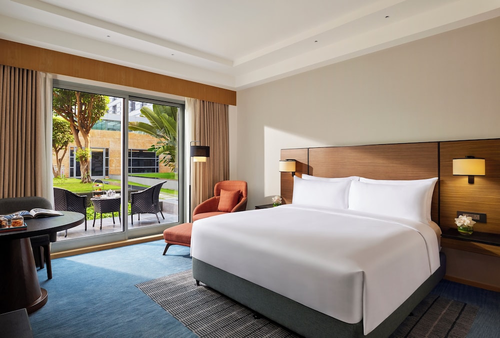 Club Room, 1 King Bed, Patio - Photo 1