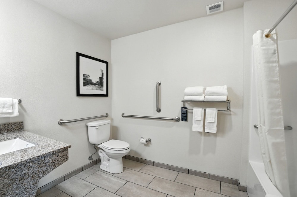 Room, 1 King Bed, Mobility Accessible, Non Smoking (Guestroom) - Photo 2