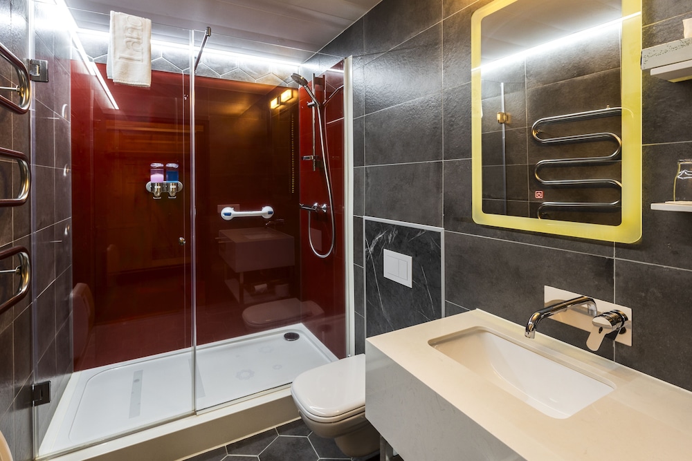 Standard Double or Twin Room - Photo 13