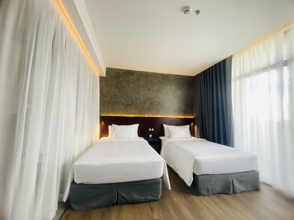 Superior Room, 2 Twin Beds, City View photo 3