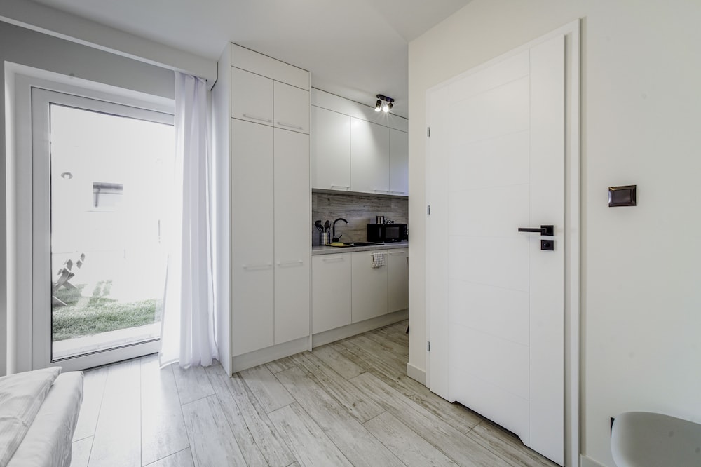 Room (with Garden entrance) photo 3